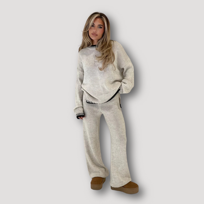 Geribd Breisel Witte Naden Sweater en Wide Leg Broek Twin Set