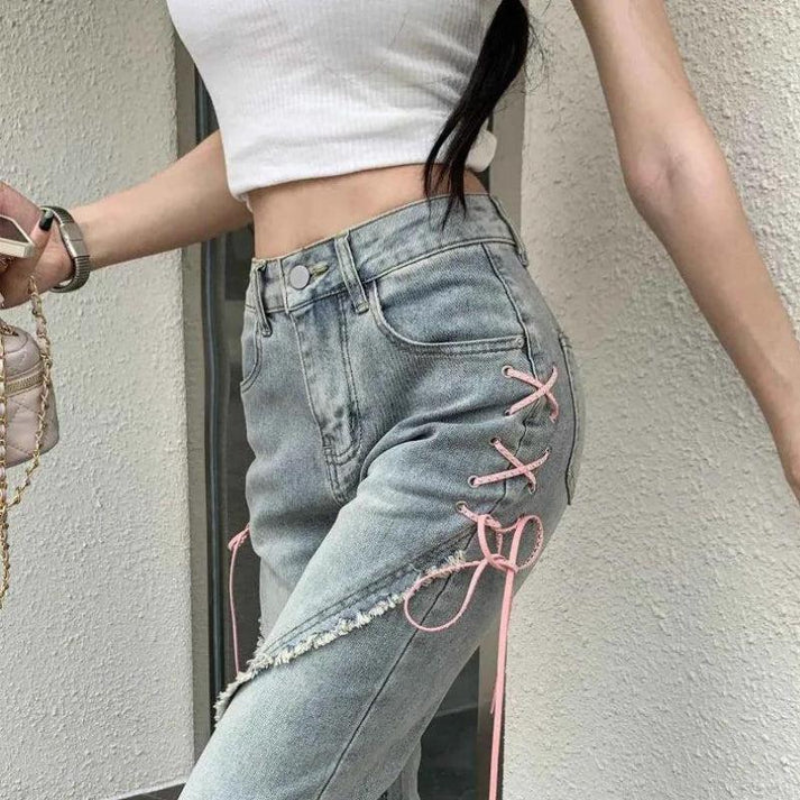 Diagonale Frayed Naden Zijkant Roze Lace Up Lichtgrijs Denim Jeans