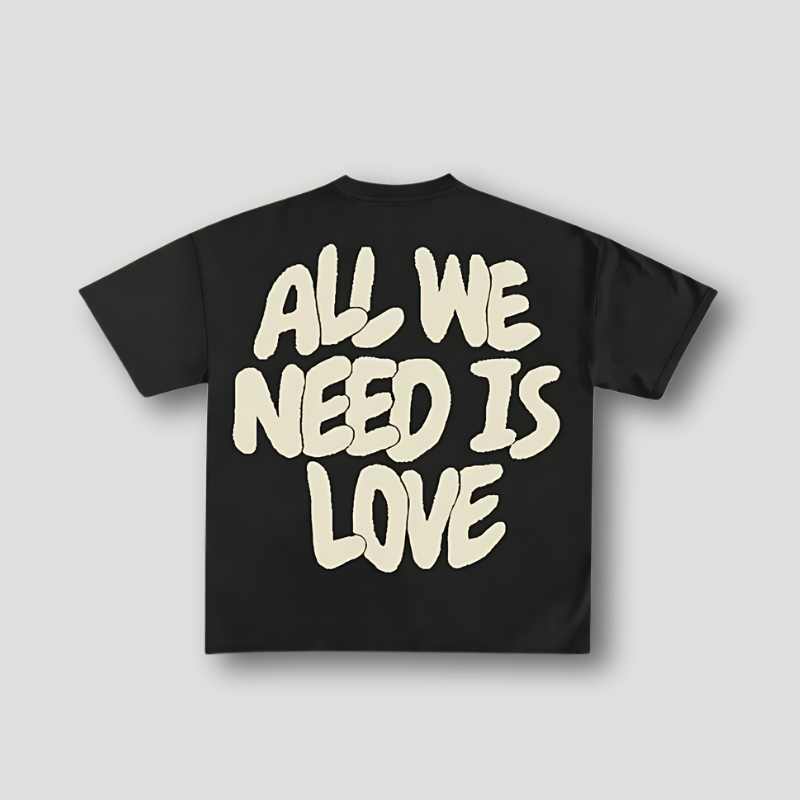 "ALL WE NEED IS LOVE" Zwart Korte Mouw Grafisch T Shirt